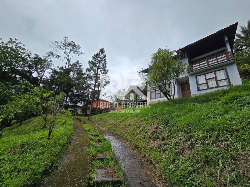 Casa de Condomínio à venda com 5 quartos, 249m² - Foto 1