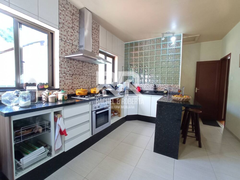 Casa, 7 quartos, 226 m² - Foto 2