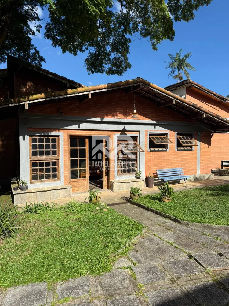 Casa, 5 quartos, 214 m² - Foto 1