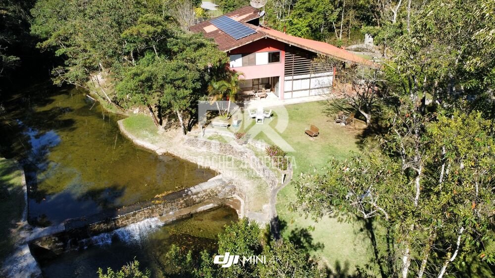 Casa à venda com 7 quartos, 300m² - Foto 1
