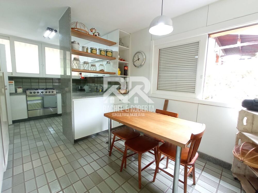 Casa à venda com 4 quartos, 330m² - Foto 4