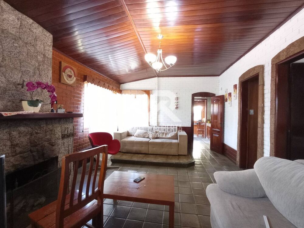 Casa à venda com 3 quartos, 205m² - Foto 4