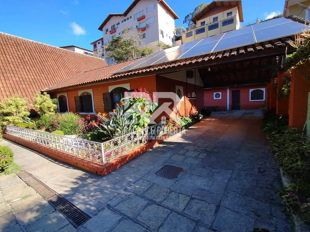 Casa, 6 quartos, 250 m² - Foto 1