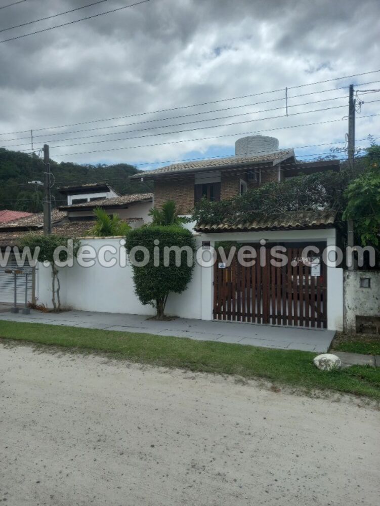 Sobrado à venda com 3 quartos, 232m² - Foto 1