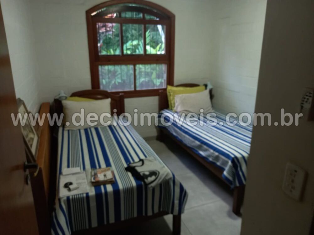 Casa à venda com 3 quartos, 250m² - Foto 2