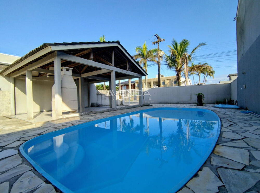 Casa para alugar com 3 quartos, 120m² - Foto 1