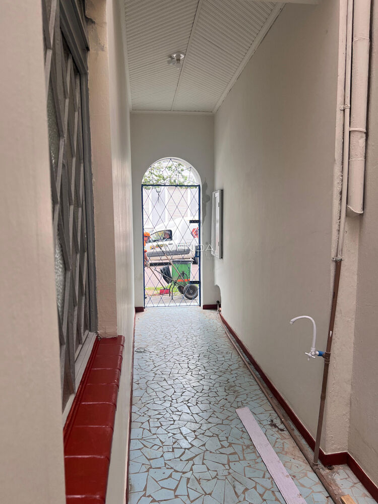 Prédio Inteiro para alugar com 6 quartos, 240m² - Foto 4