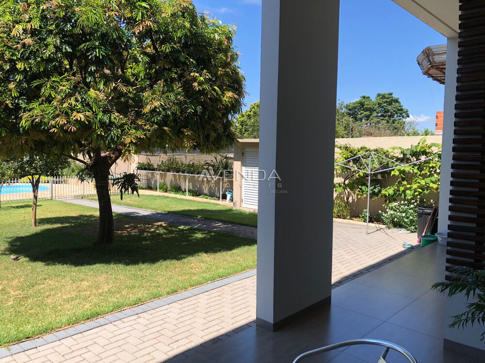 Casa à venda com 4 quartos, 244m² - Foto 2