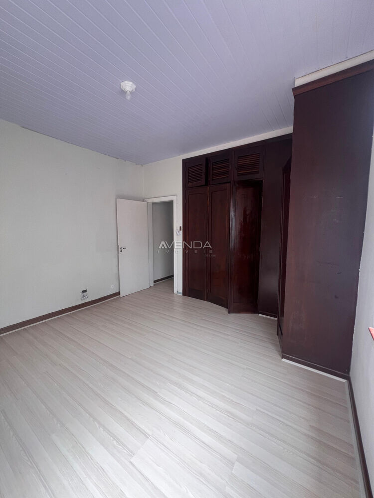 Casa para alugar com 6 quartos, 240m² - Foto 6