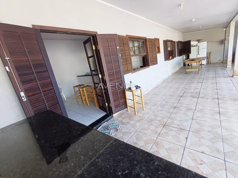 Casa à venda com 5 quartos, 158m² - Foto 1