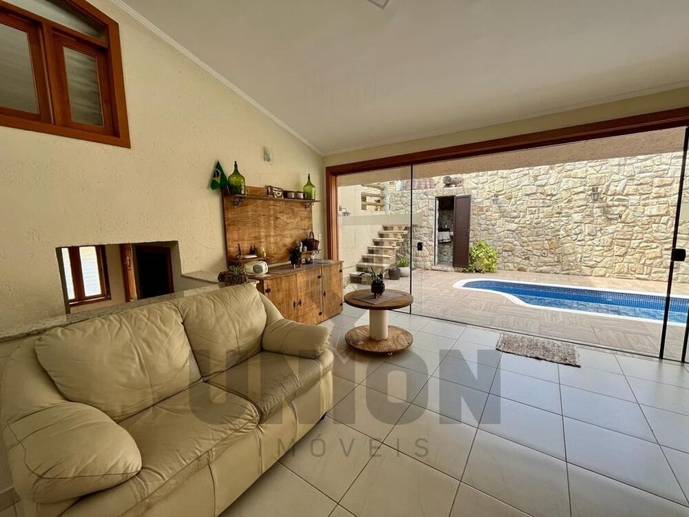 Casa, 4 quartos, 205 m² - Foto 2