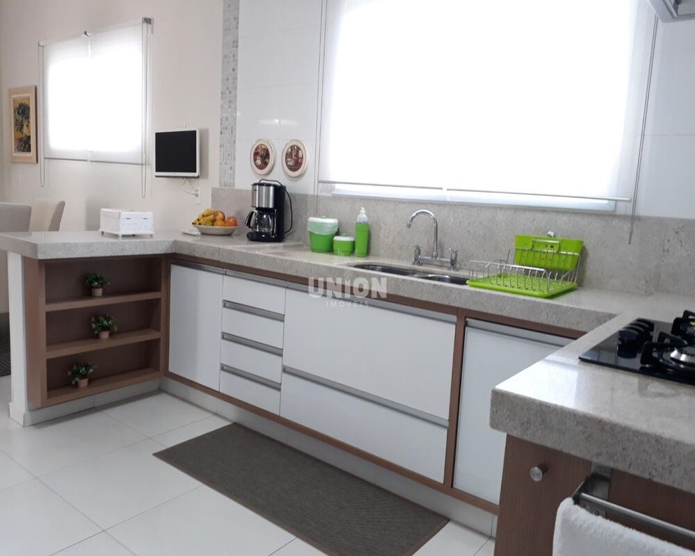 Casa, 3 quartos, 257 m² - Foto 5