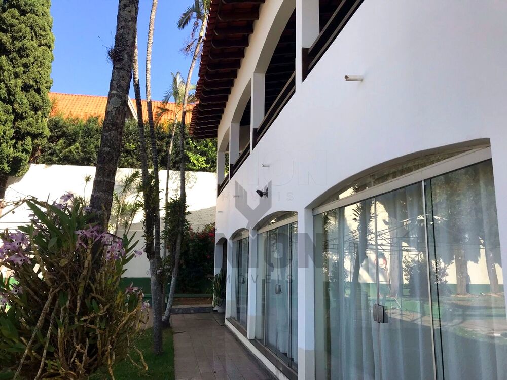 Casa à venda com 5 quartos, 800m² - Foto 2