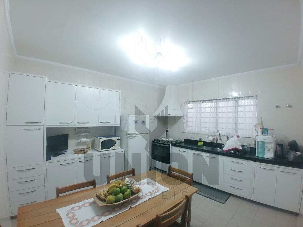 Casa, 3 quartos, 226 m² - Foto 2