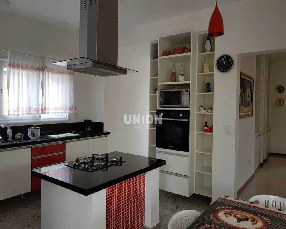 Casa, 4 quartos, 315 m² - Foto 1