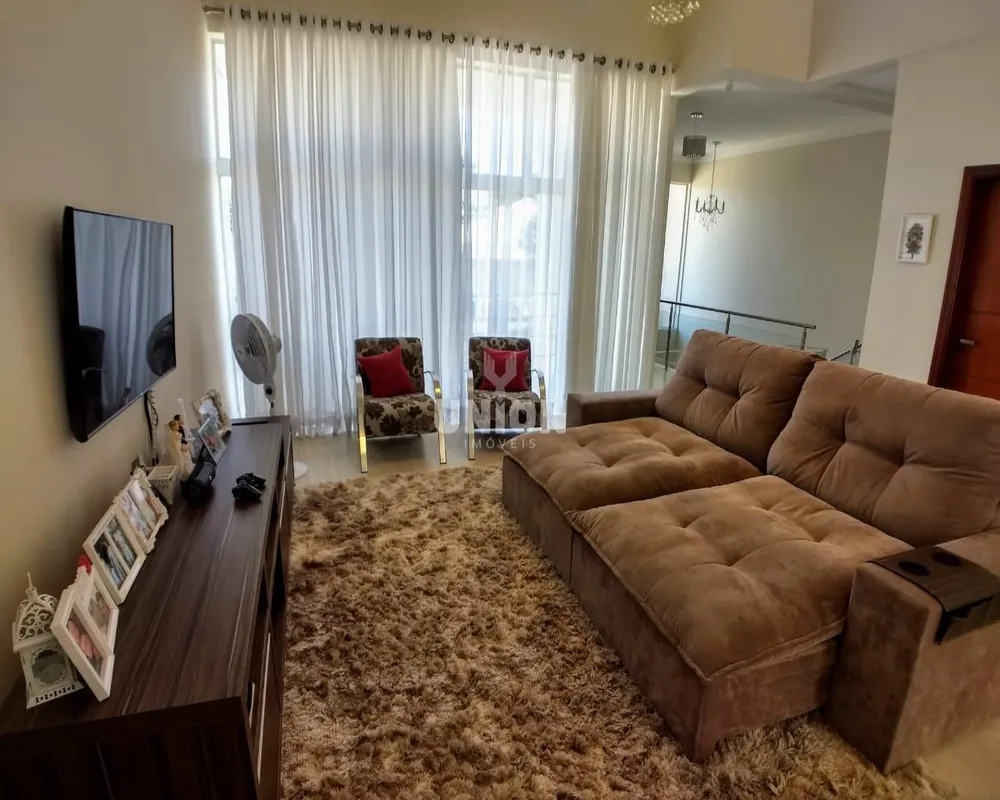 Casa, 4 quartos, 340 m² - Foto 1