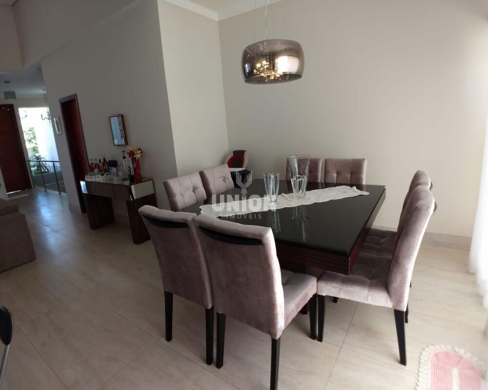 Casa, 4 quartos, 340 m² - Foto 1