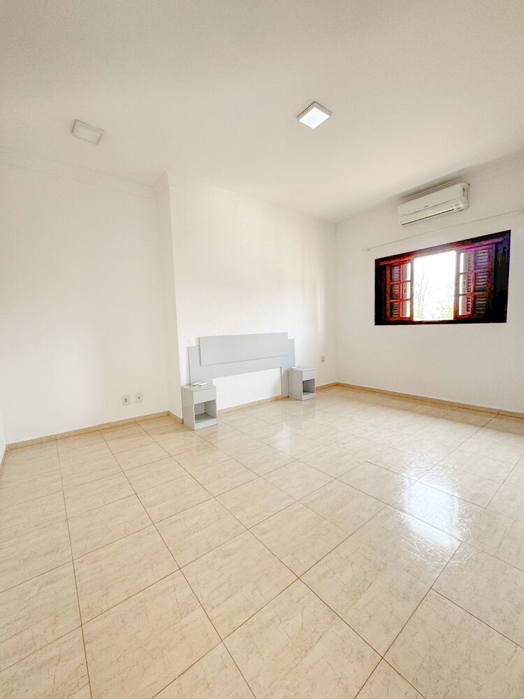 Casa à venda com 3 quartos, 300m² - Foto 8