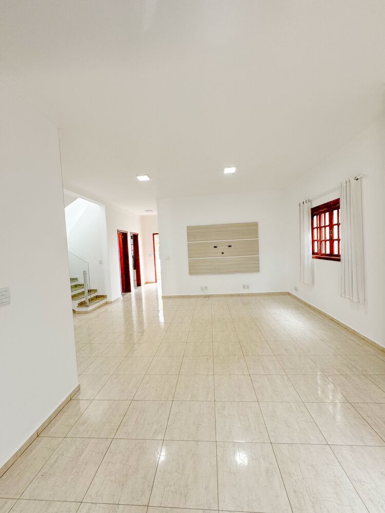 Casa à venda com 3 quartos, 300m² - Foto 2