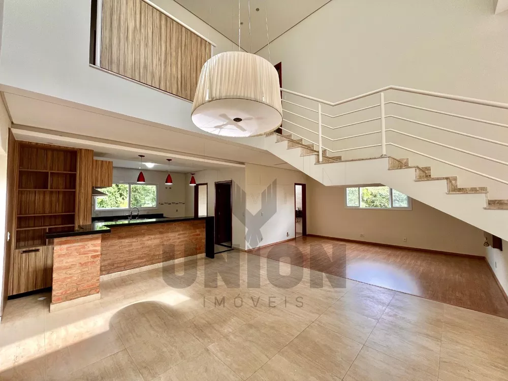 Casa à venda com 3 quartos, 248m² - Foto 4