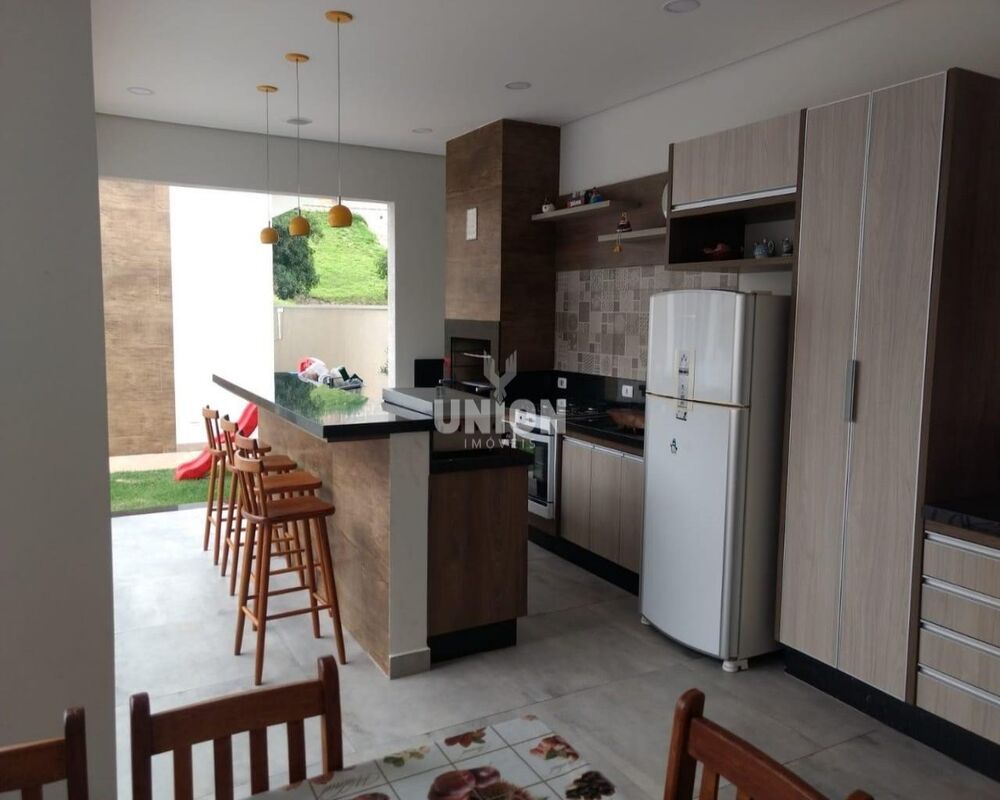 Casa à venda com 3 quartos, 250m² - Foto 5