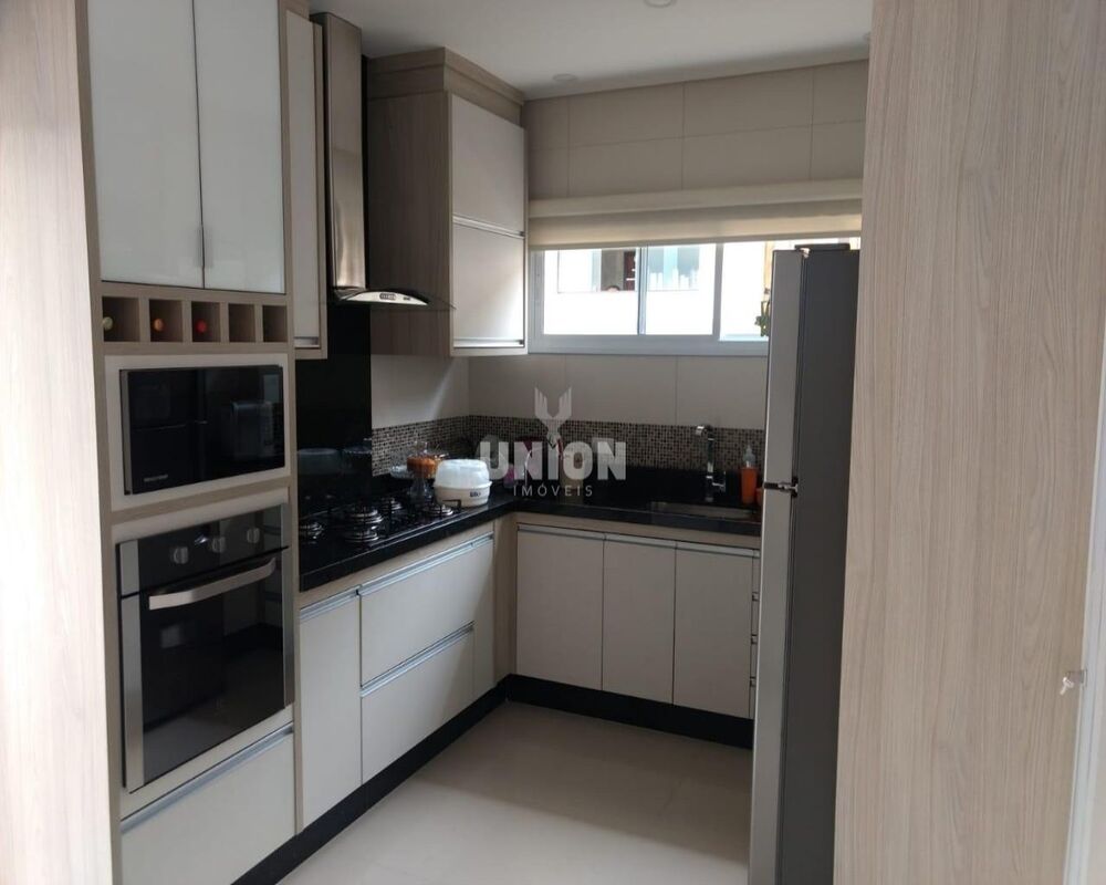 Casa à venda com 3 quartos, 250m² - Foto 4