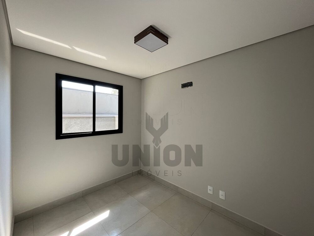 Casa à venda com 3 quartos, 360m² - Foto 1