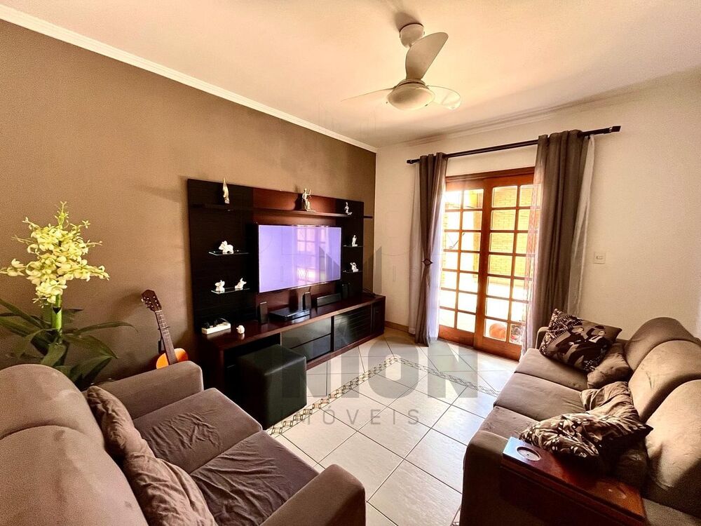 Casa, 3 quartos, 250 m² - Foto 2