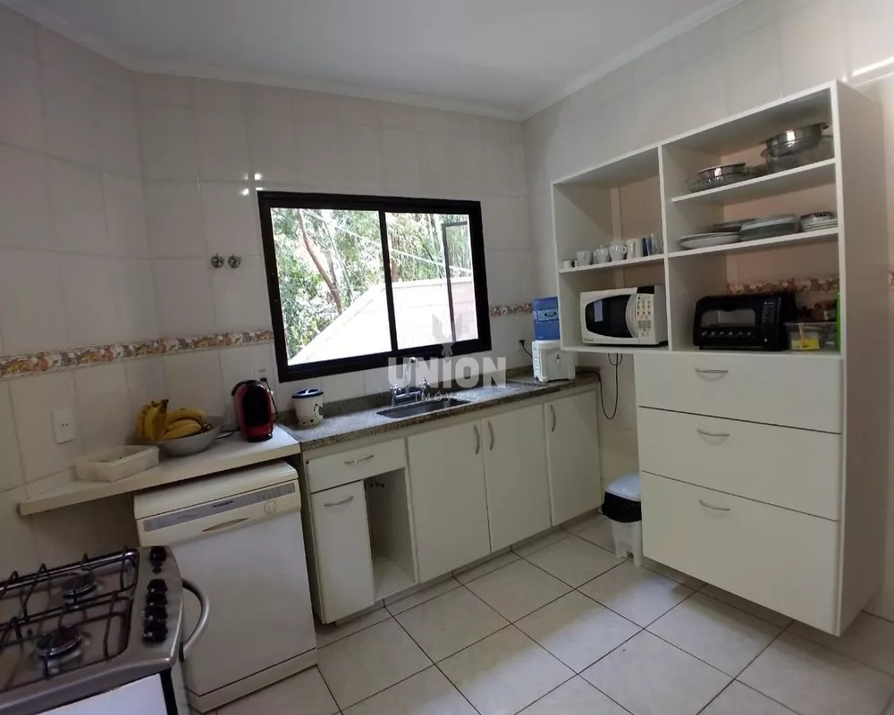 Casa à venda com 3 quartos, 186m² - Foto 4