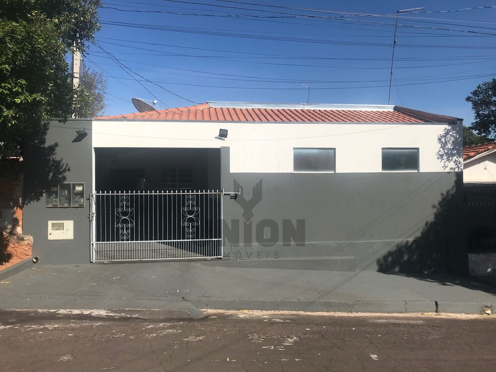 Casa à venda com 3 quartos - Foto 1