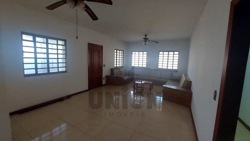 Casa, 3 quartos, 251 m² - Foto 2
