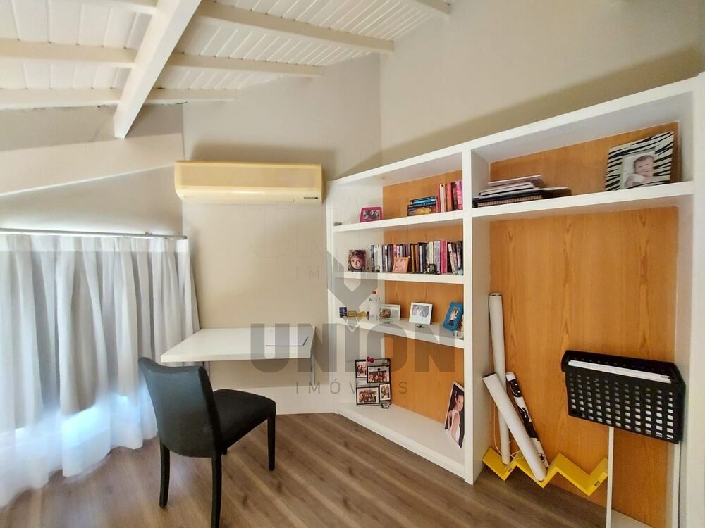 Casa para alugar com 4 quartos, 1000m² - Foto 1