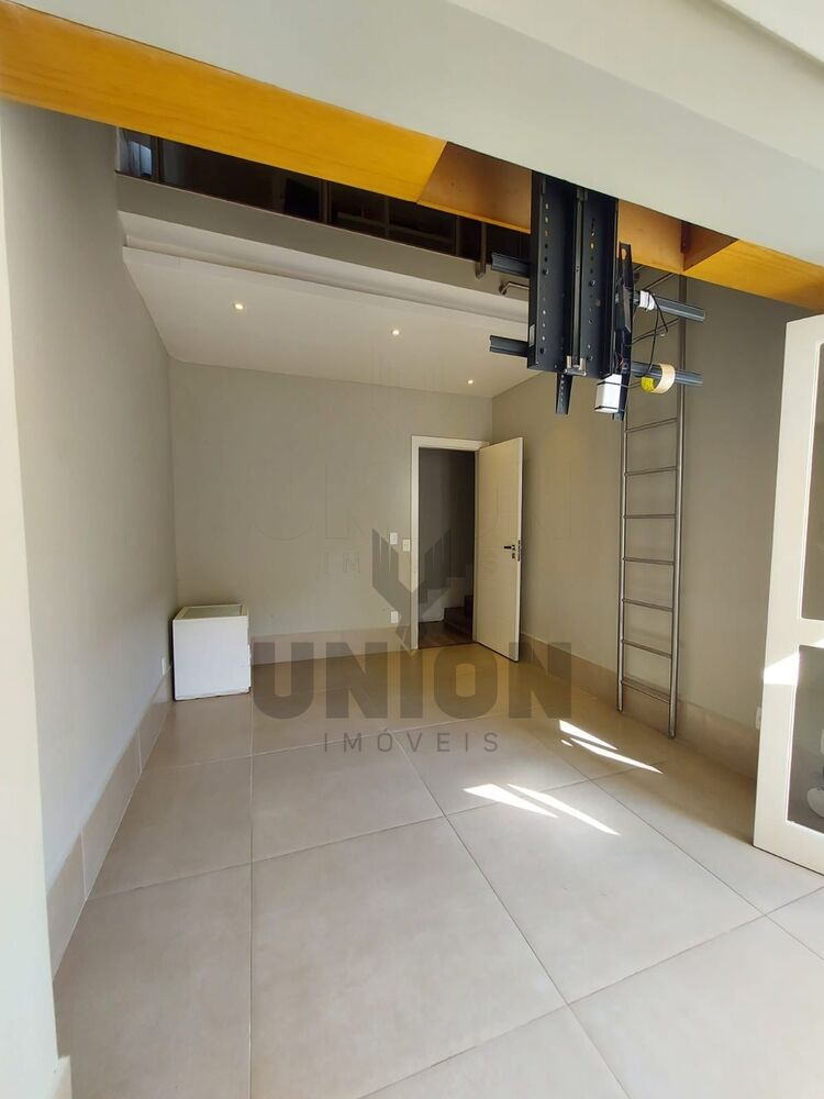 Casa para alugar com 4 quartos, 1000m² - Foto 4