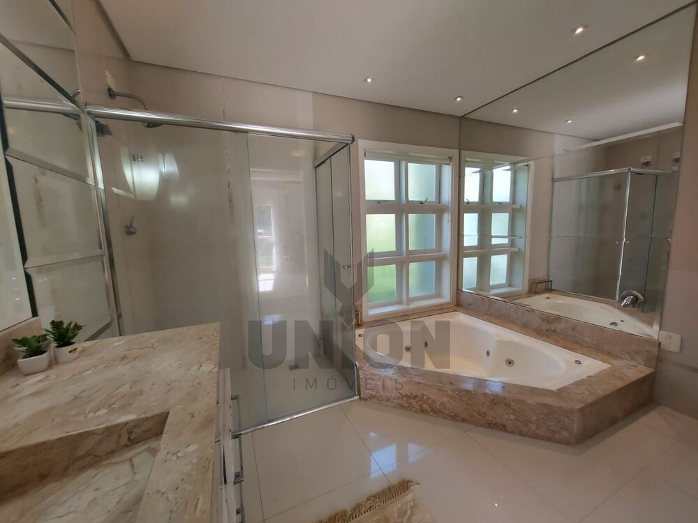 Casa para alugar com 4 quartos, 1000m² - Foto 3