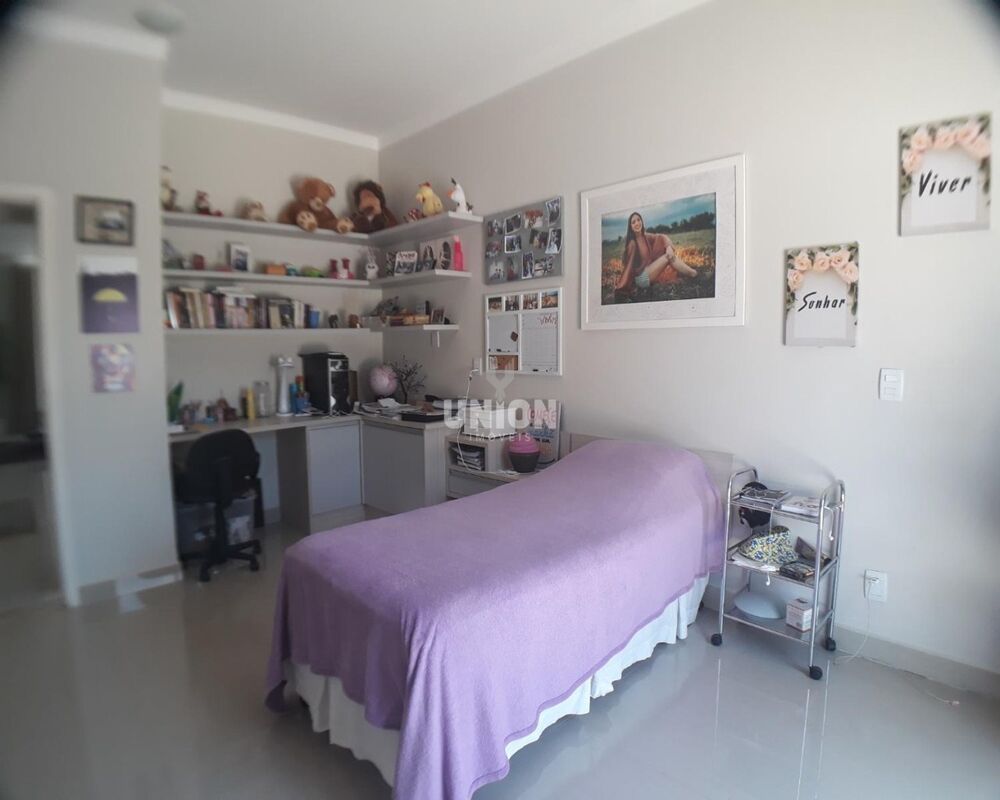 Casa à venda com 4 quartos, 330m² - Foto 8