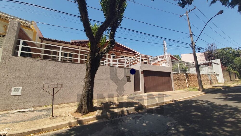 Casa à venda com 3 quartos, 300m² - Foto 2