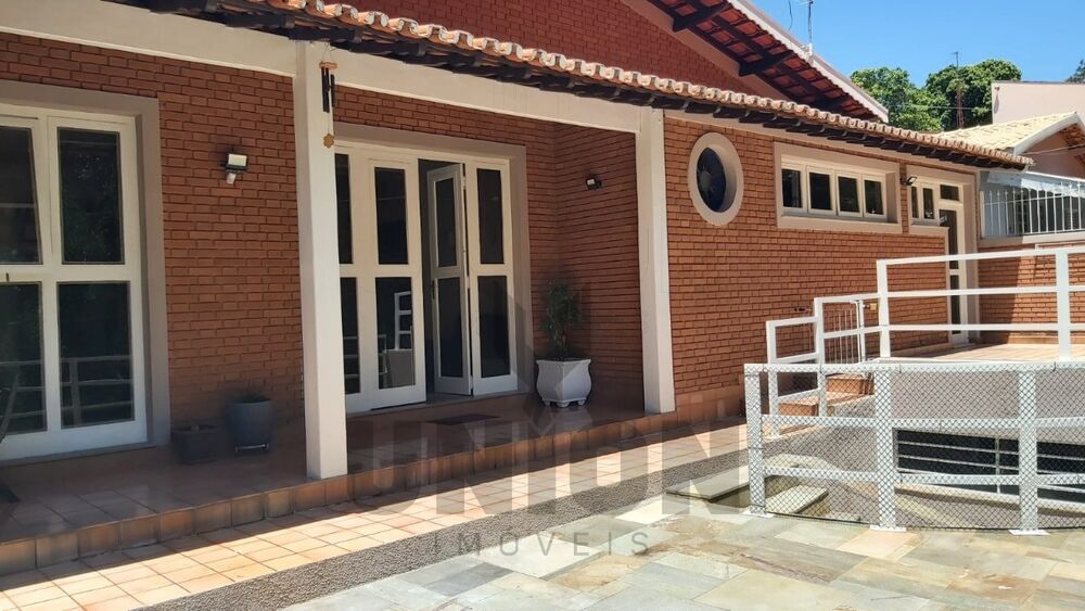 Casa à venda com 3 quartos, 300m² - Foto 3