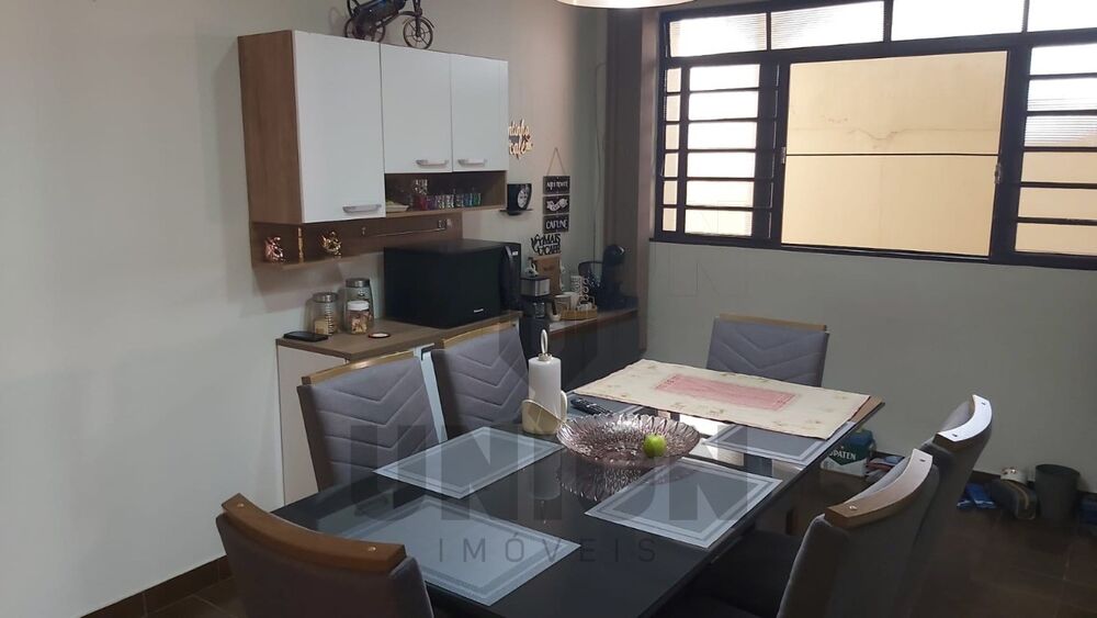 Casa à venda com 3 quartos, 300m² - Foto 7