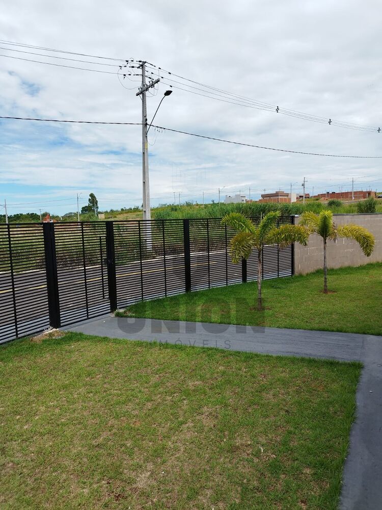 Casa à venda com 2 quartos, 300m² - Foto 2
