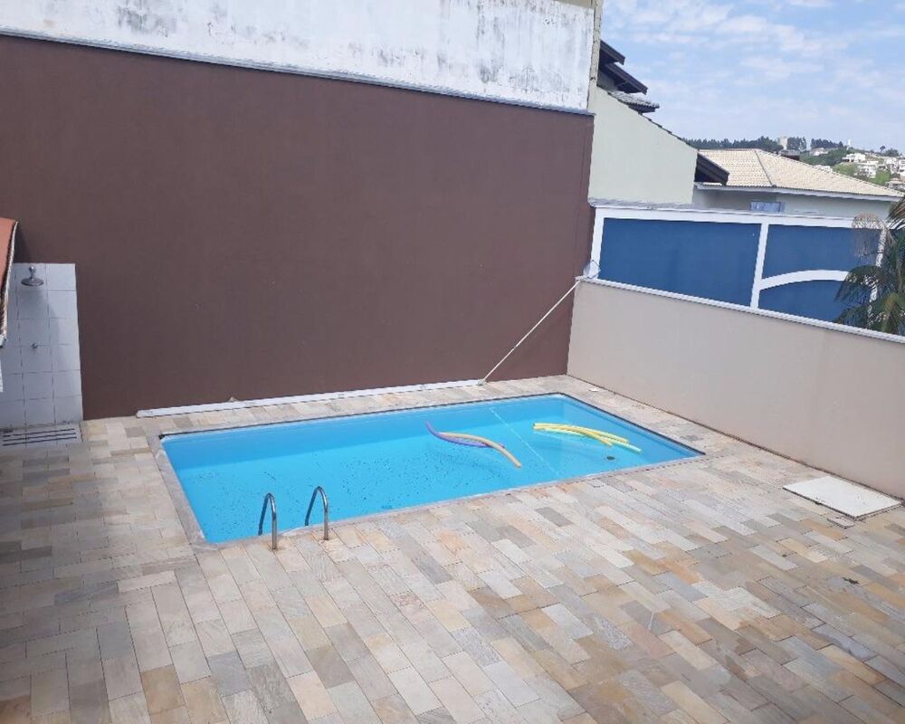 Casa à venda com 3 quartos, 195m² - Foto 1