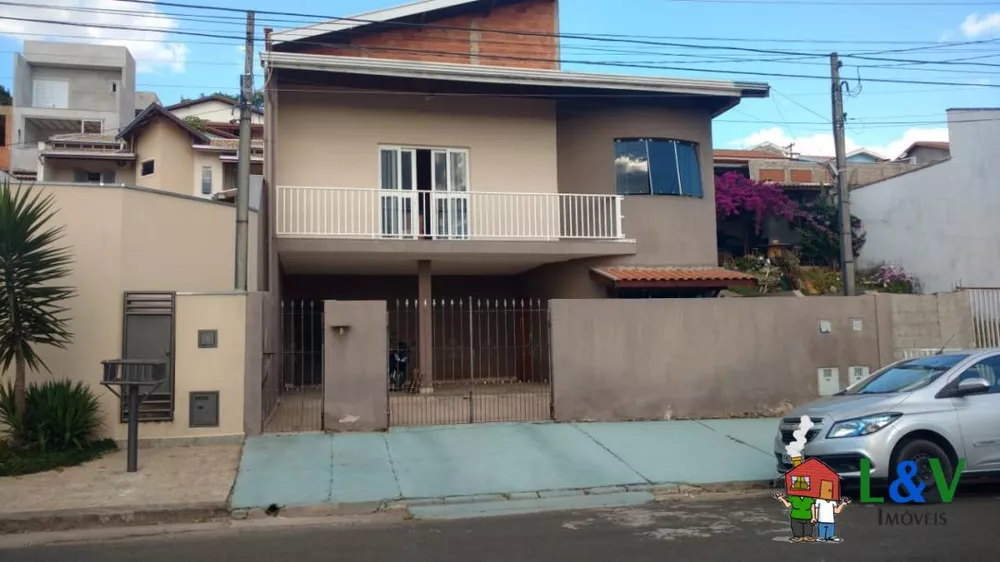 Casa à venda com 3 quartos, 214m² - Foto 1