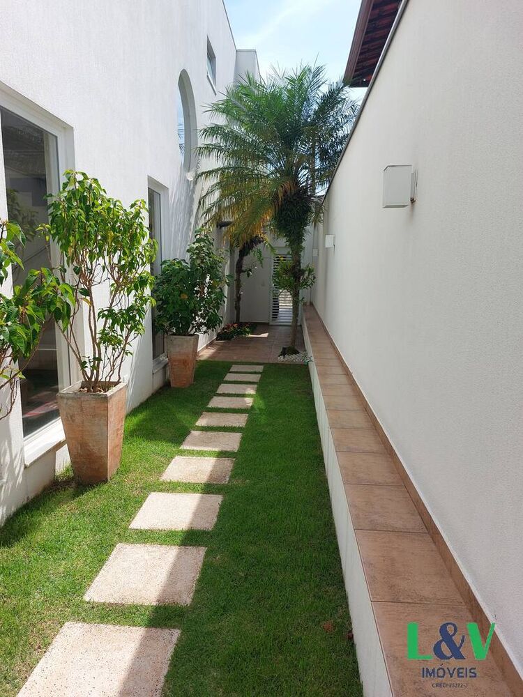 Casa de Condomínio à venda com 3 quartos, 360m² - Foto 3