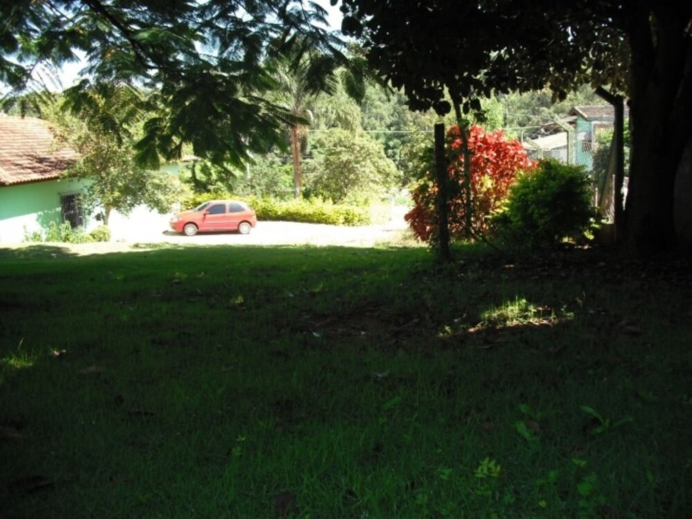 Chácara à venda com 3 quartos, 200m² - Foto 2
