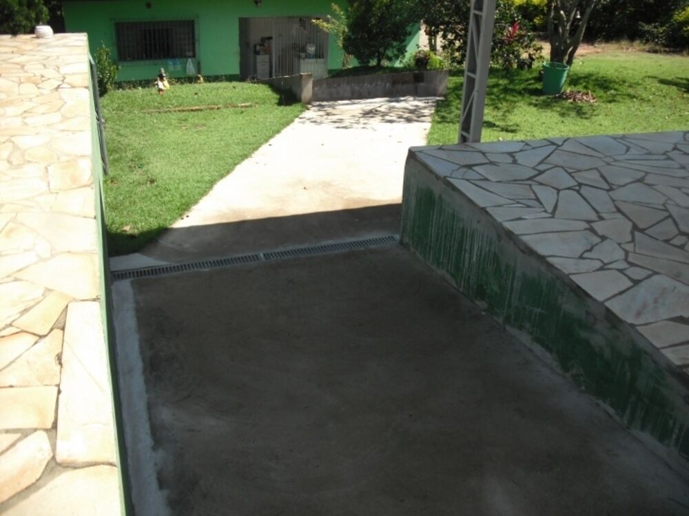 Chácara à venda com 3 quartos, 200m² - Foto 1