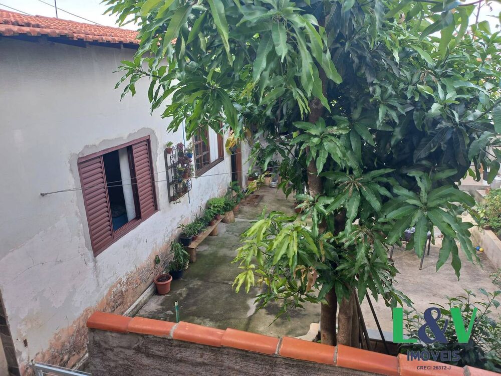 Casa à venda com 2 quartos, 170m² - Foto 2