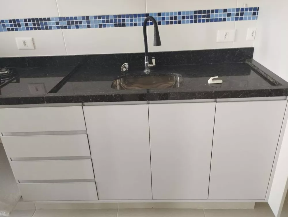 Apartamento à venda com 2 quartos, 65m² - Foto 2