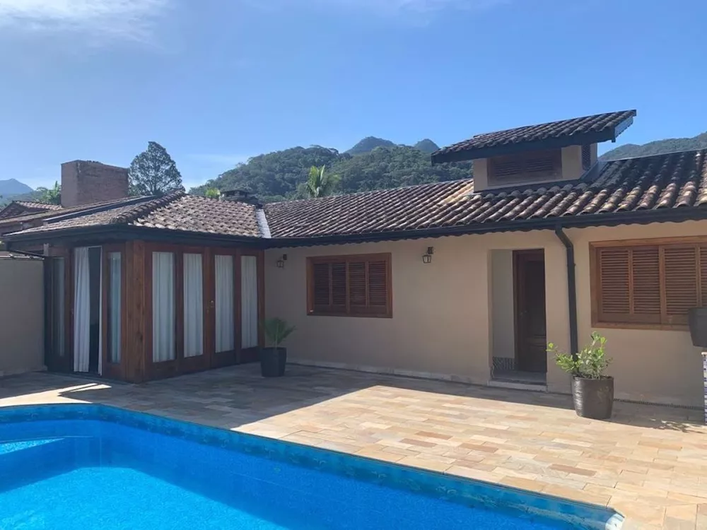 Casa de Condomínio à venda com 5 quartos, 190m² - Foto 1