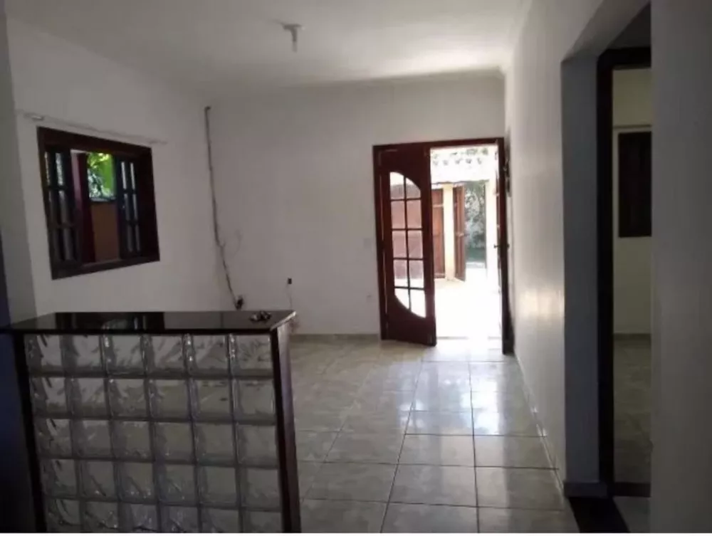 Casa à venda com 8 quartos, 150m² - Foto 2