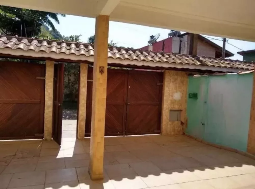 Casa à venda com 8 quartos, 150m² - Foto 1