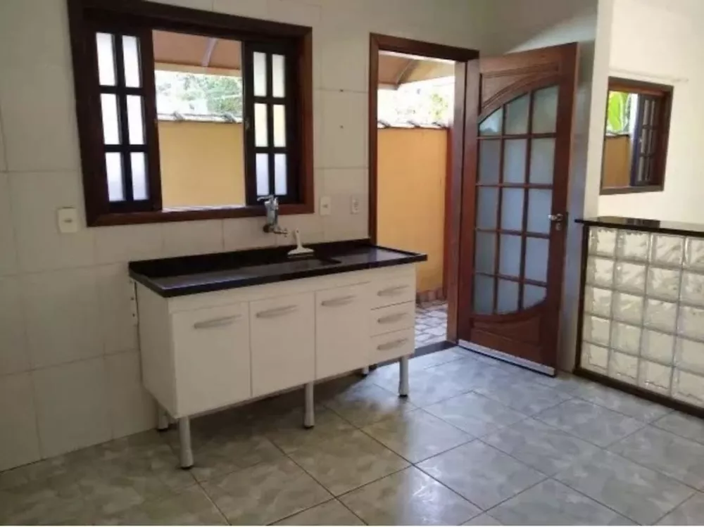 Casa à venda com 8 quartos, 150m² - Foto 3